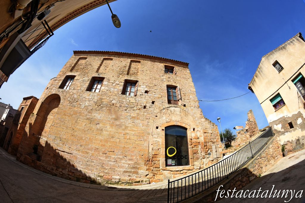 Centre de la Cultura de l'Oli a l'antic convent de Santa Maria de la Granadella ***