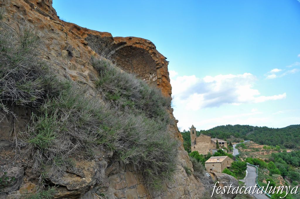 Pinell de Solsonès - Castell i antiga església de Sant Pere de Madrona 