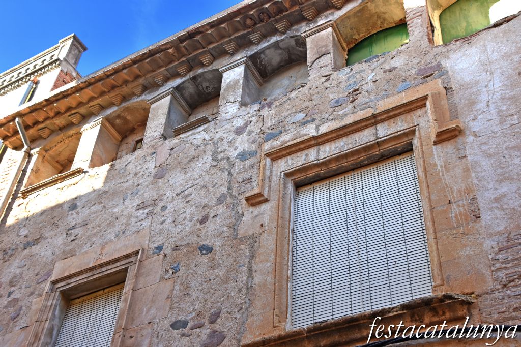 Vinyols i els Arcs - Carrer Major (Casa del Cabrer)