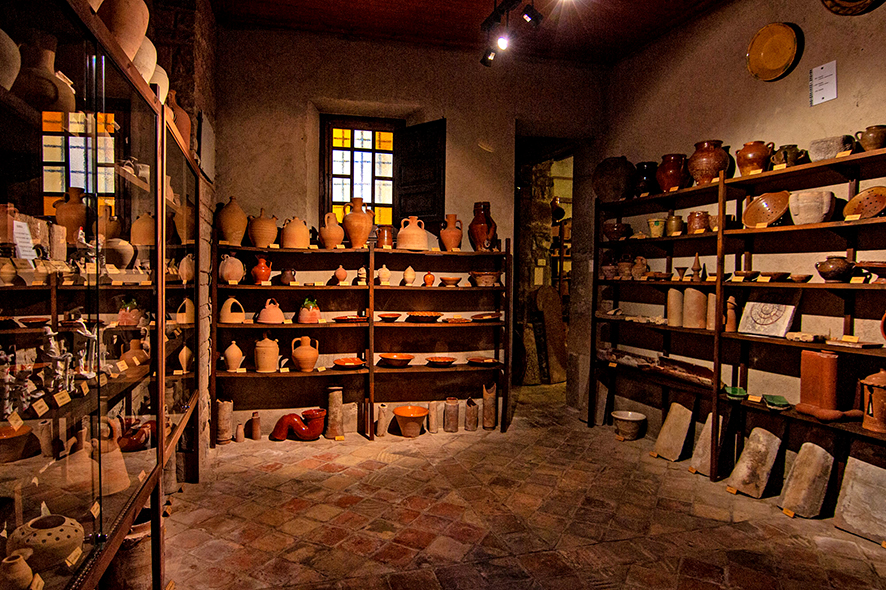 Museu Rocaguinarda de Terrissa dels Països Catalans a Oristà ***