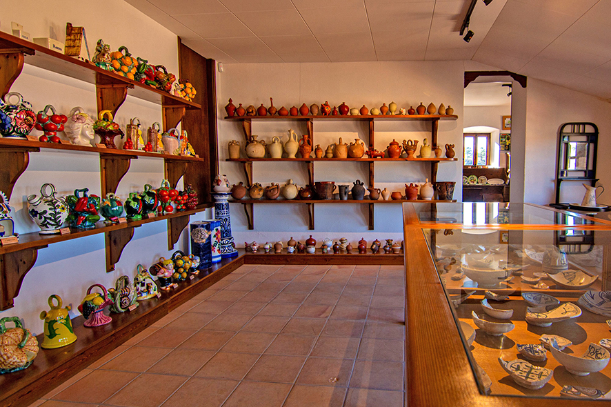 Museu Rocaguinarda de Terrissa dels Països Catalans a Oristà ***