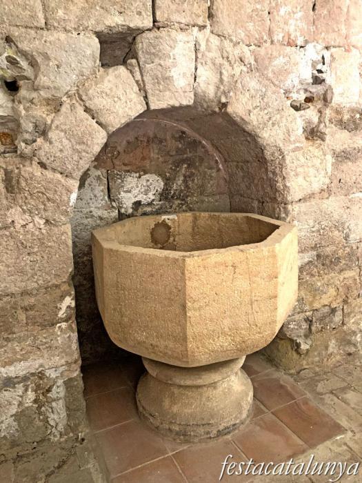 Santa Maria de Miralles - Església romànica de Santa Maria del castell de Miralles 