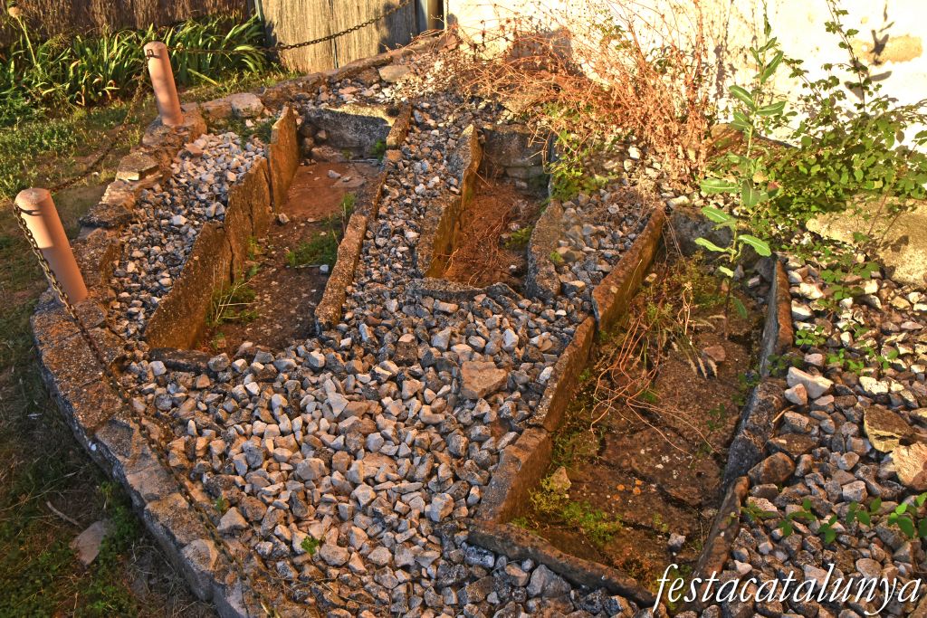 Santa Maria de Miralles - Tombes de la necròpolis del Serrat a Sant Romà  