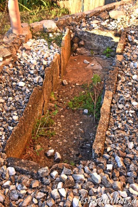 Santa Maria de Miralles - Tombes de la necròpolis del Serrat a Sant Romà 