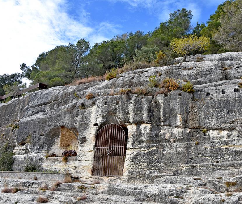 Muntanya i ermita de Sant Pau al terme de Vilafranca del Penedès ***