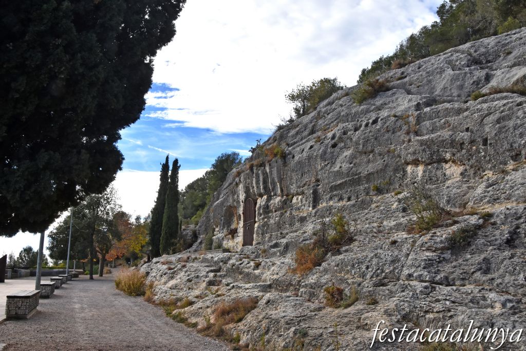 Pacs del Penedès - Muntanya i ermita de Sant Pau 