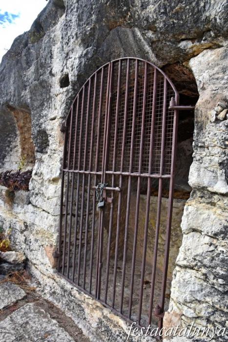 Pacs del Penedès - Muntanya i ermita de Sant Pau 