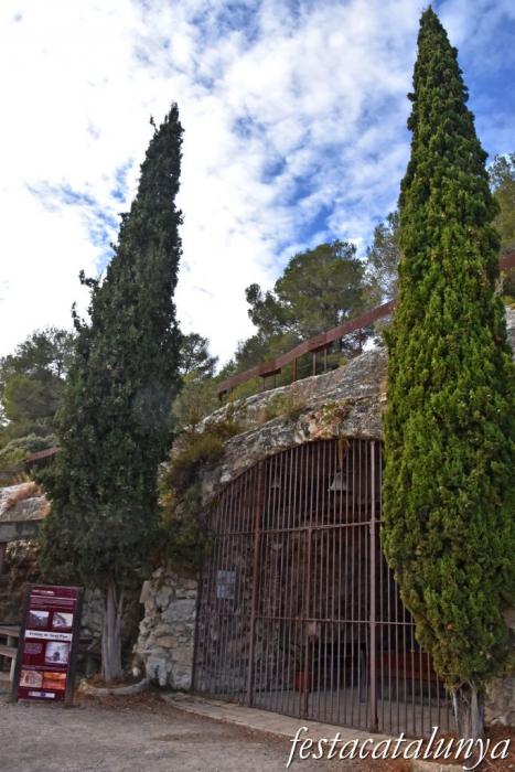 Pacs del Penedès - Muntanya i ermita de Sant Pau 