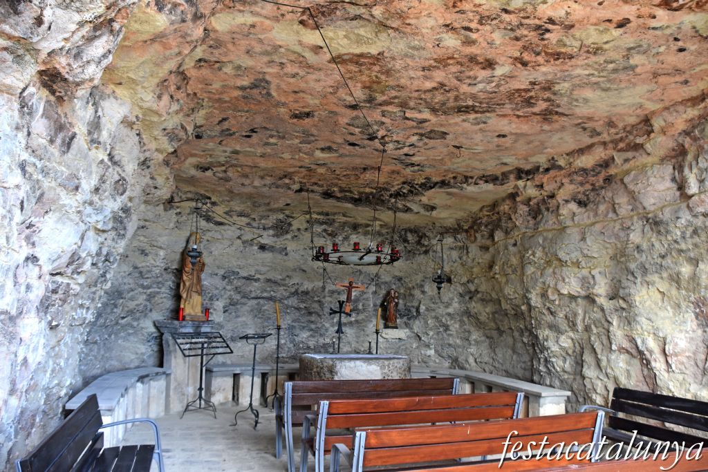 Pacs del Penedès - Muntanya i ermita de Sant Pau 