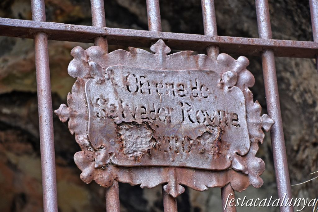 Pacs del Penedès - Muntanya i ermita de Sant Pau 