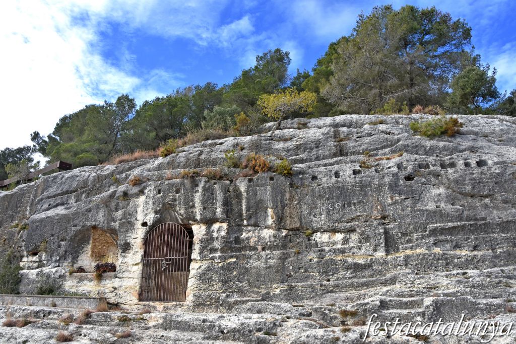 Pacs del Penedès - Muntanya i ermita de Sant Pau 