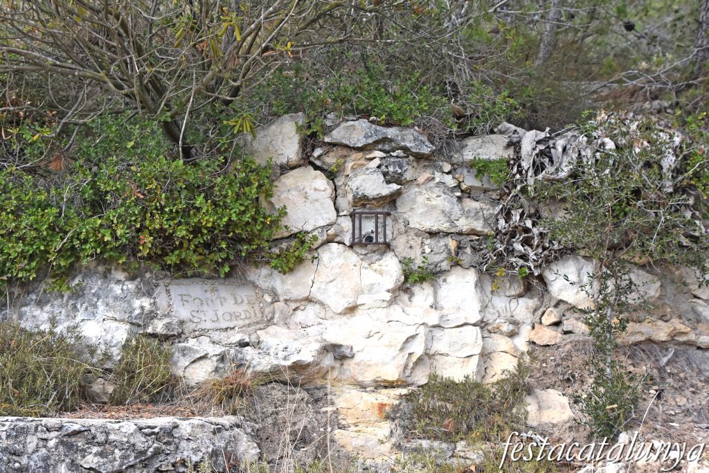 Pacs del Penedès - Muntanya i ermita de Sant Pau 