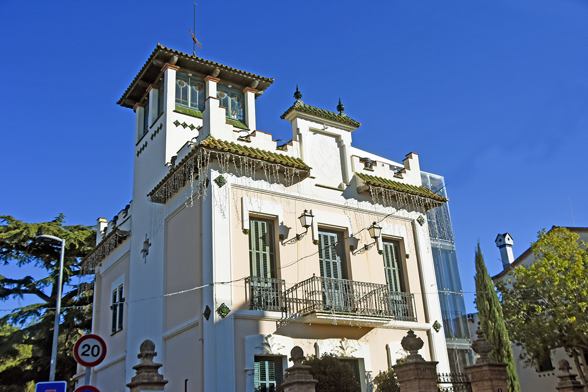 Torre del Senyor Enric als Hostalets de Pierola ***