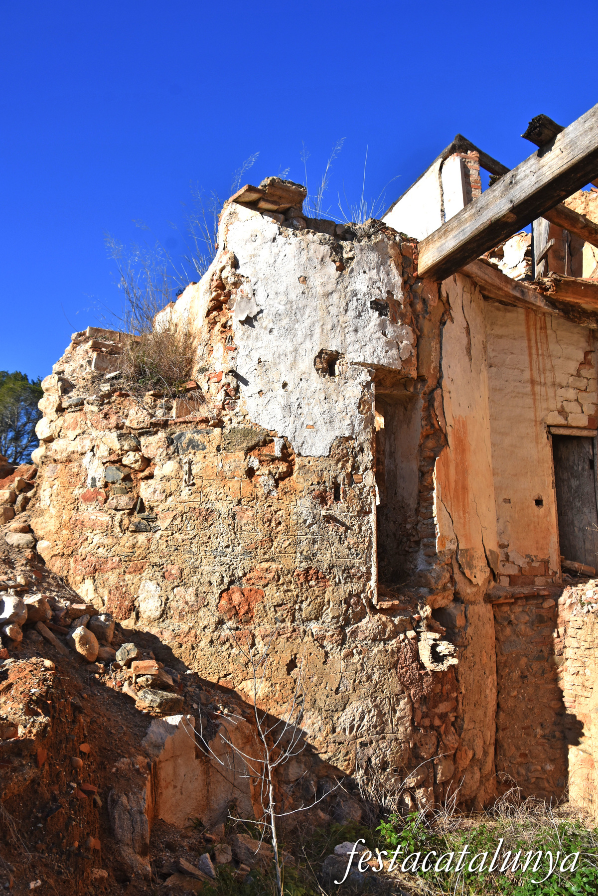 Els Hostalets de Pierola - Església romànica de Sant Pere de Pierola 