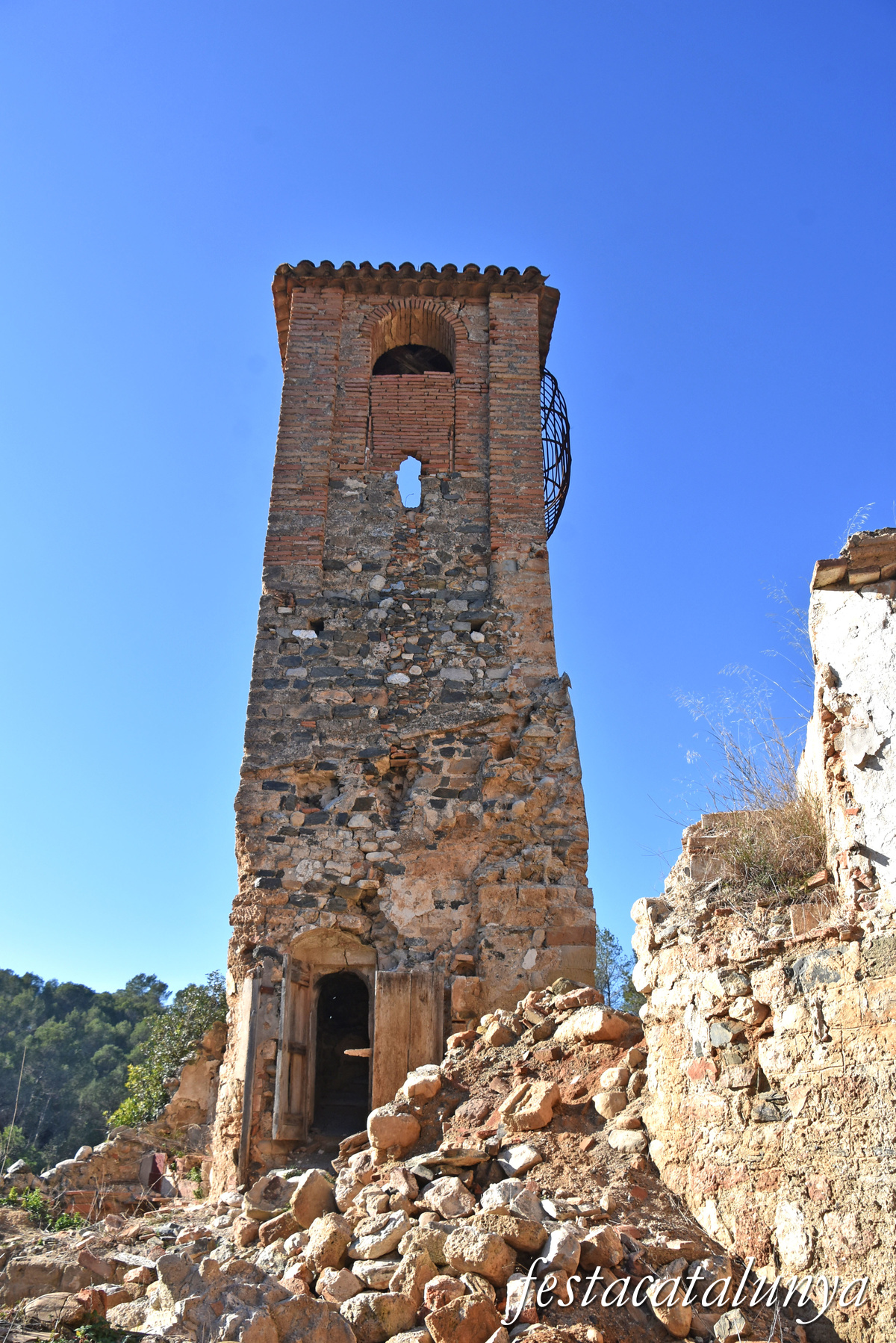 Els Hostalets de Pierola - Església romànica de Sant Pere de Pierola 