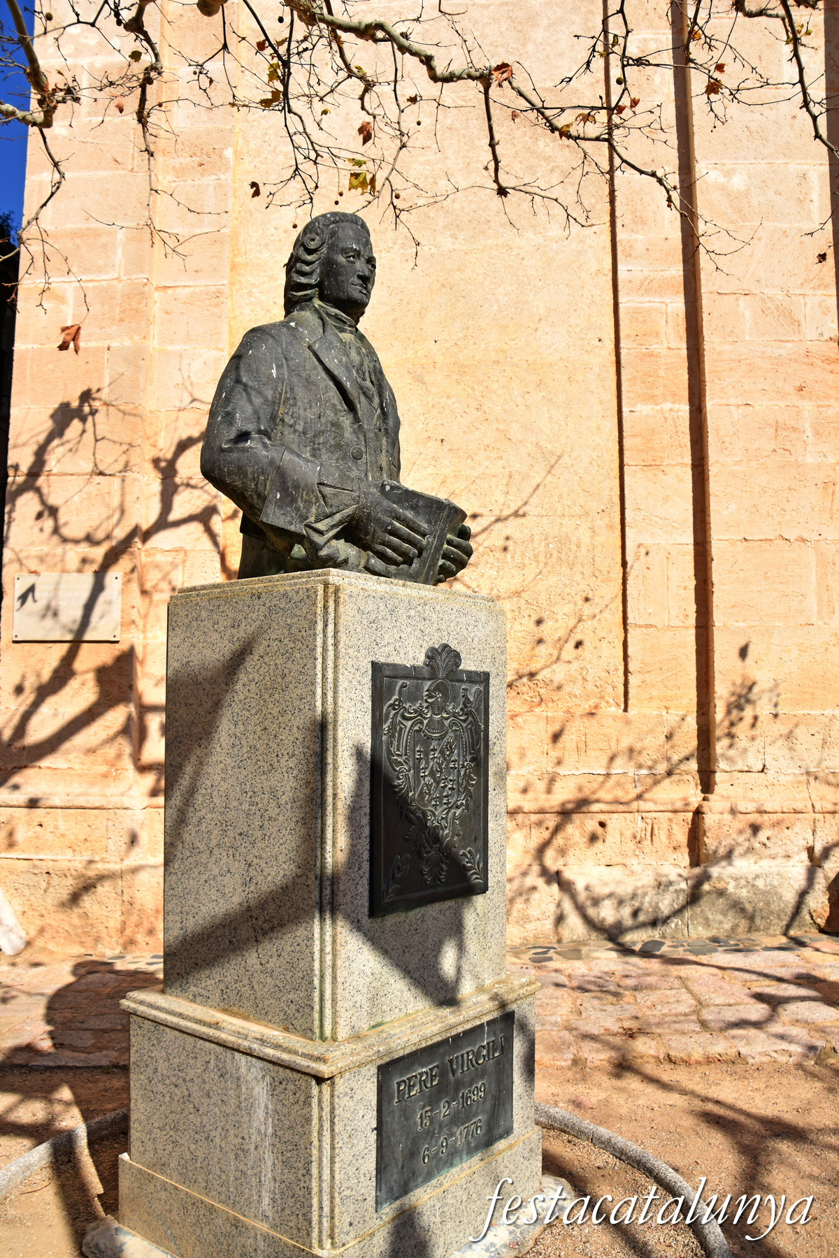 Vilallonga del Camp - Monument a Pere Virgili 