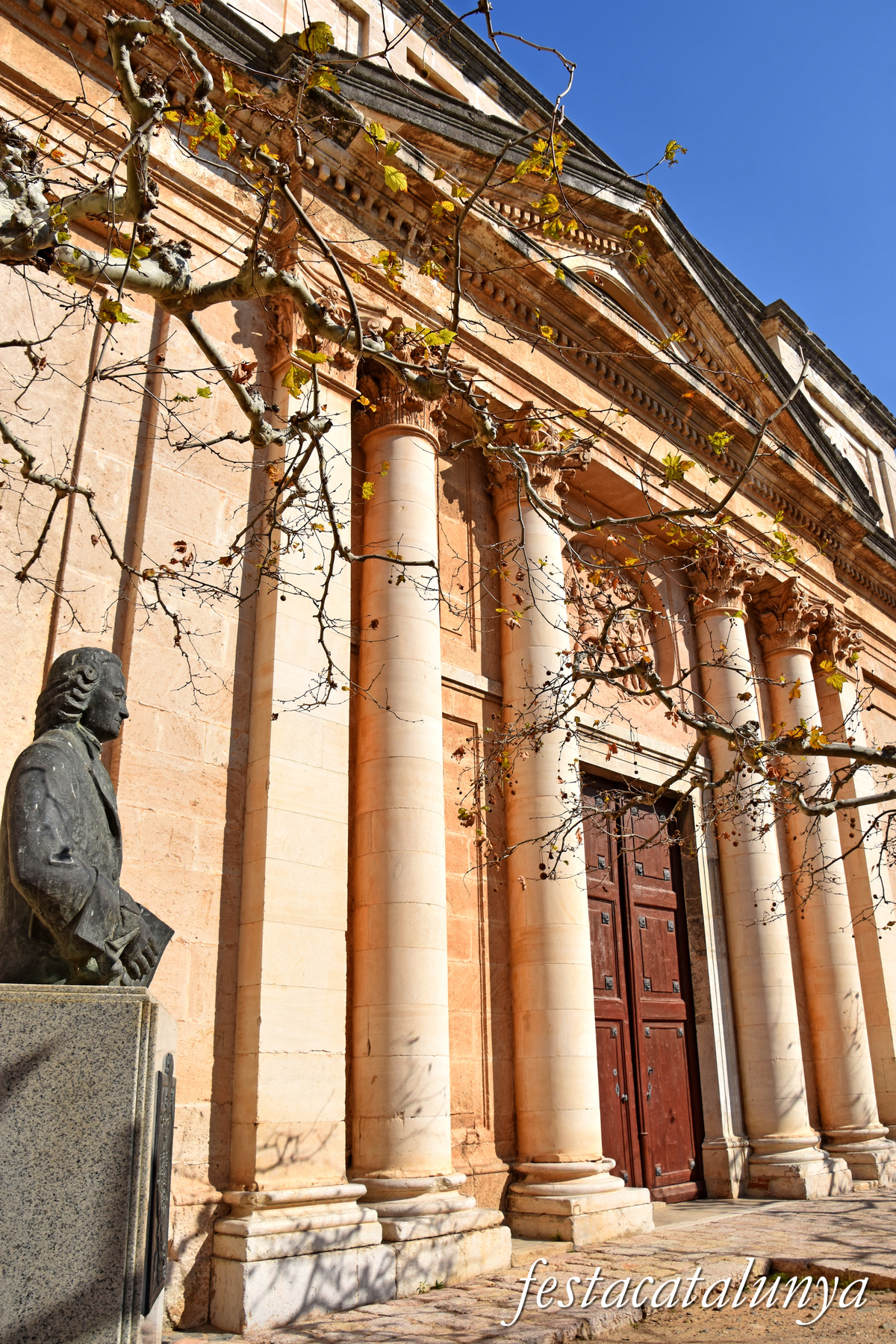 Vilallonga del Camp - Monument a Pere Virgili 