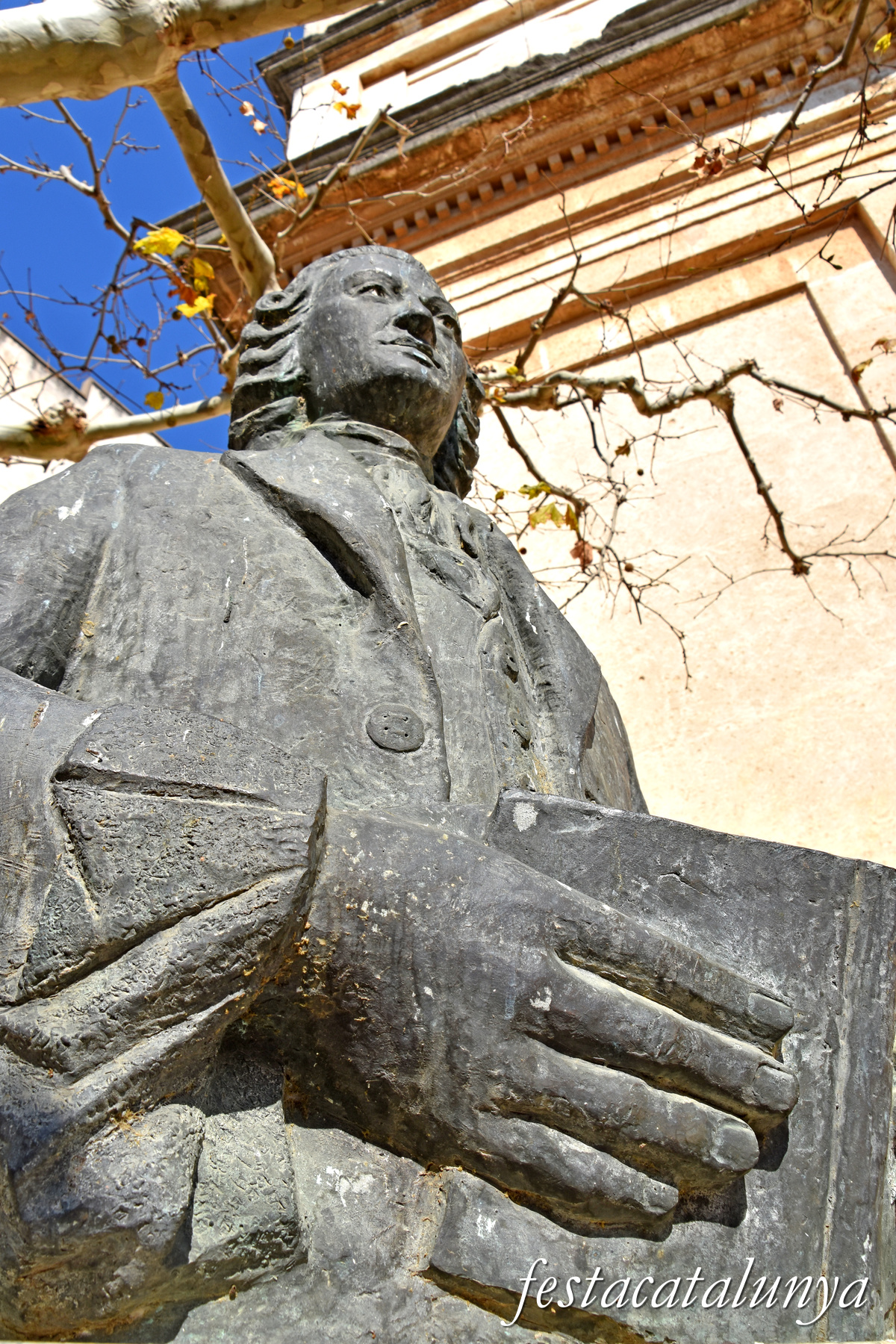 Vilallonga del Camp - Monument a Pere Virgili 