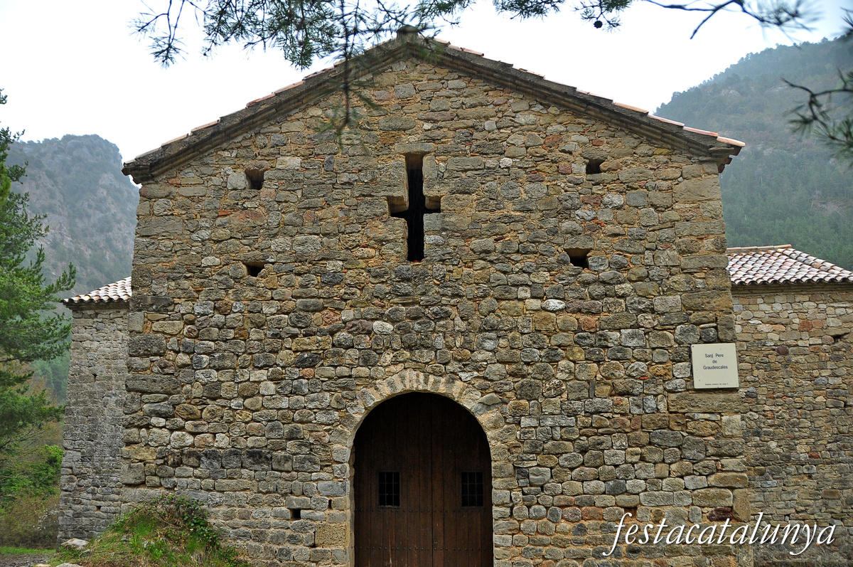 Navès - Església i antic monestir de Graudescales 