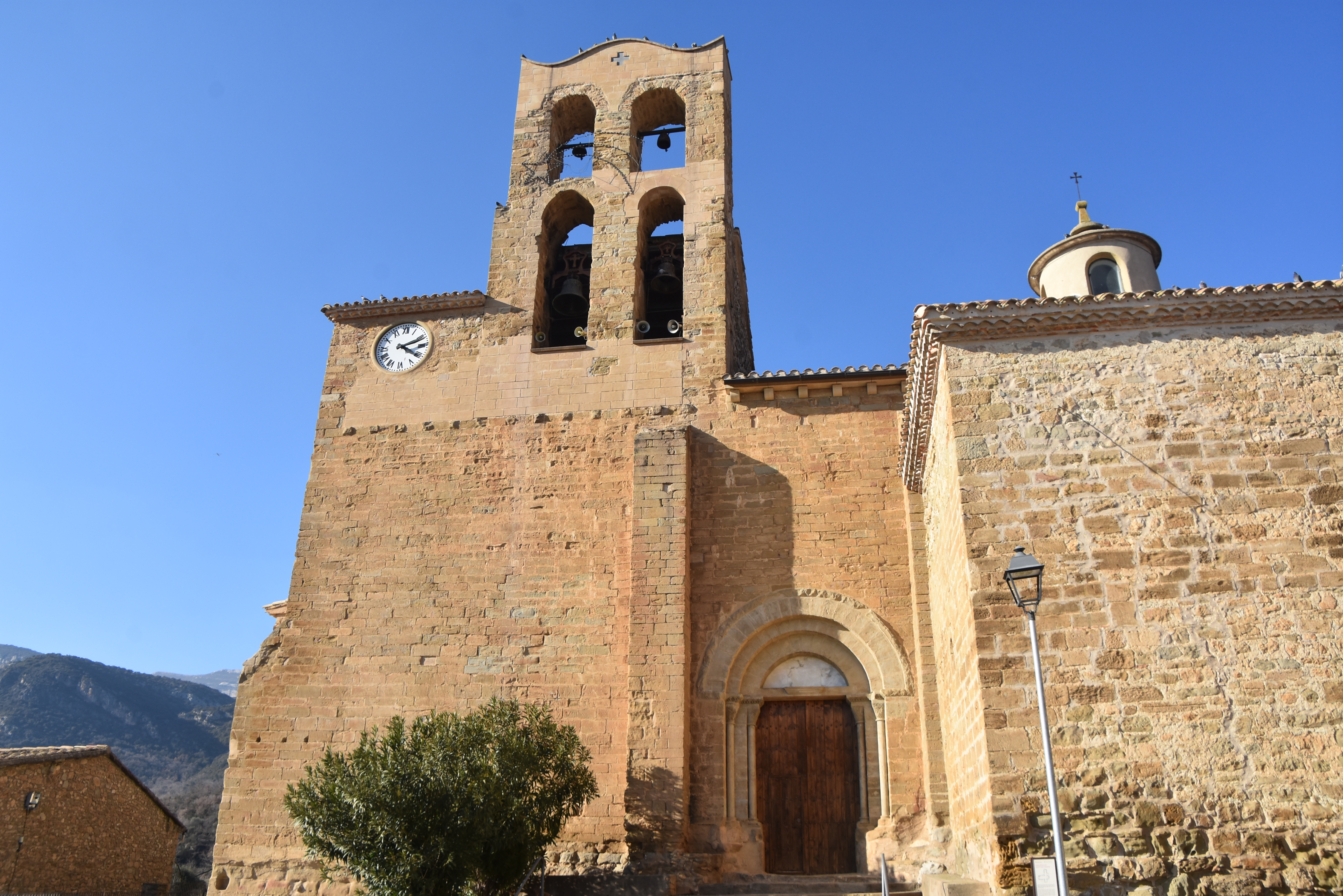 Vilanova de Meià - Església parroquial de Sant Salvador