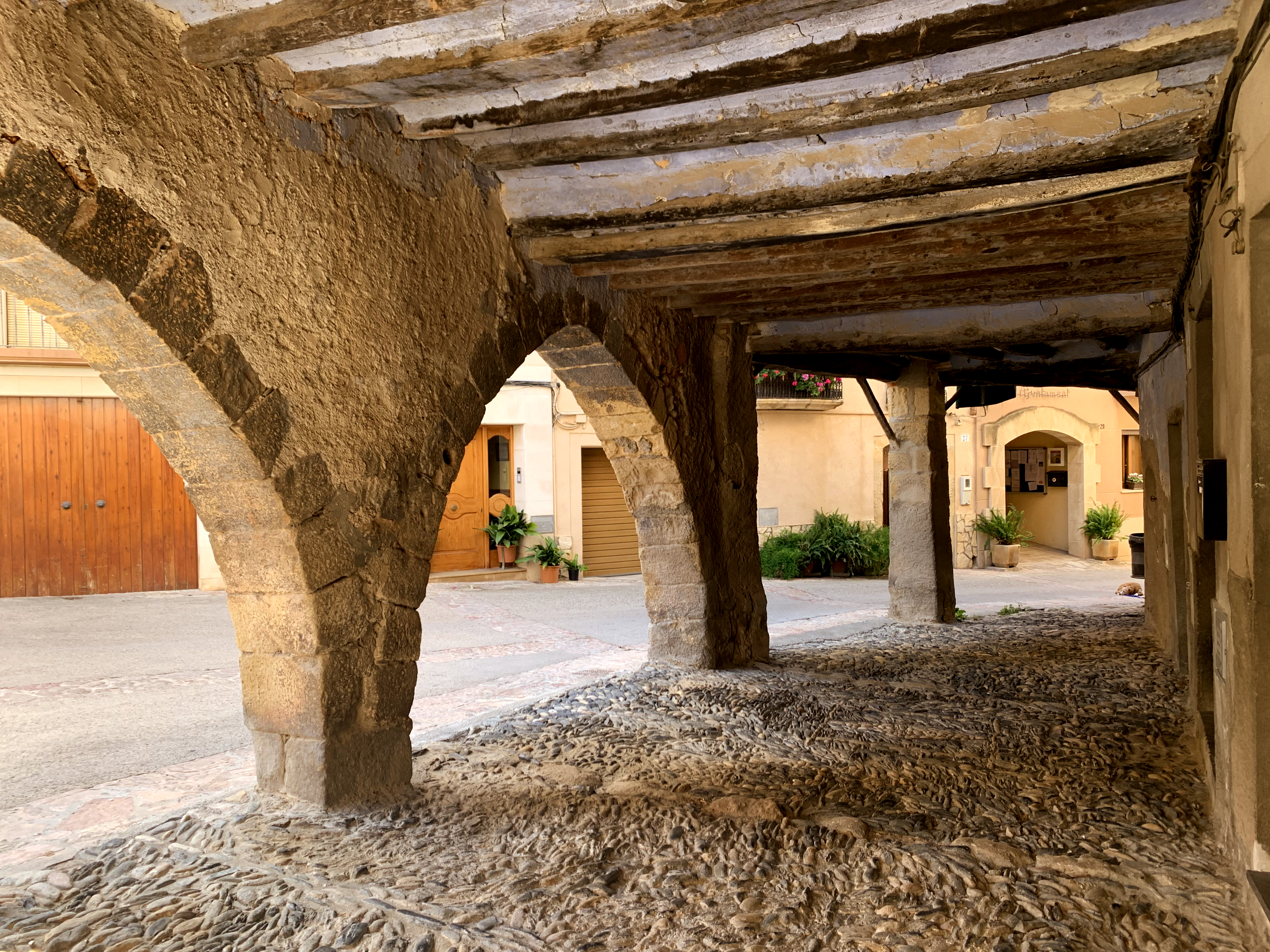 Perxes de la Plaça de la Bassada de Cabacés ***