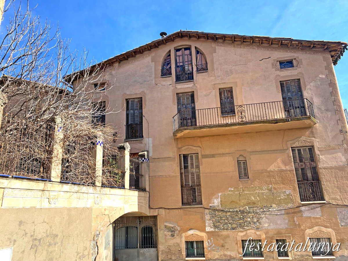Centelles - Carrer Jesús - Casa Gaudí-Safores o Casa Oller 