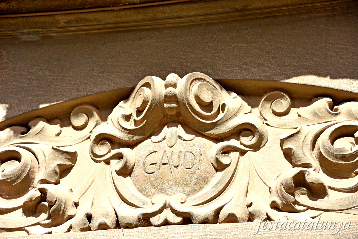 Centelles - Carrer Jesús - Casa Gaudí-Safores o Casa Oller 