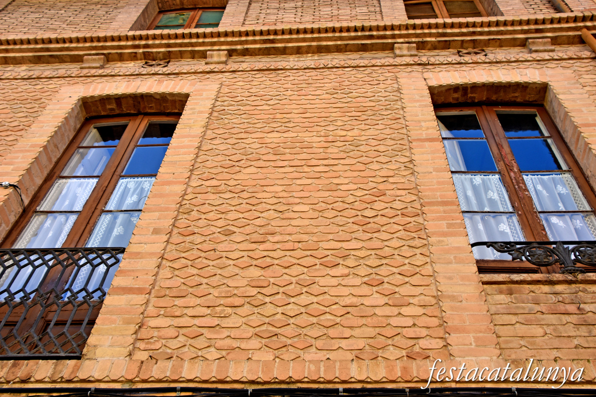 Centelles - Cases d'estiueig modernistes i noucentistes al carrer d'Anselm Clavé i marquès de Penyaplata 