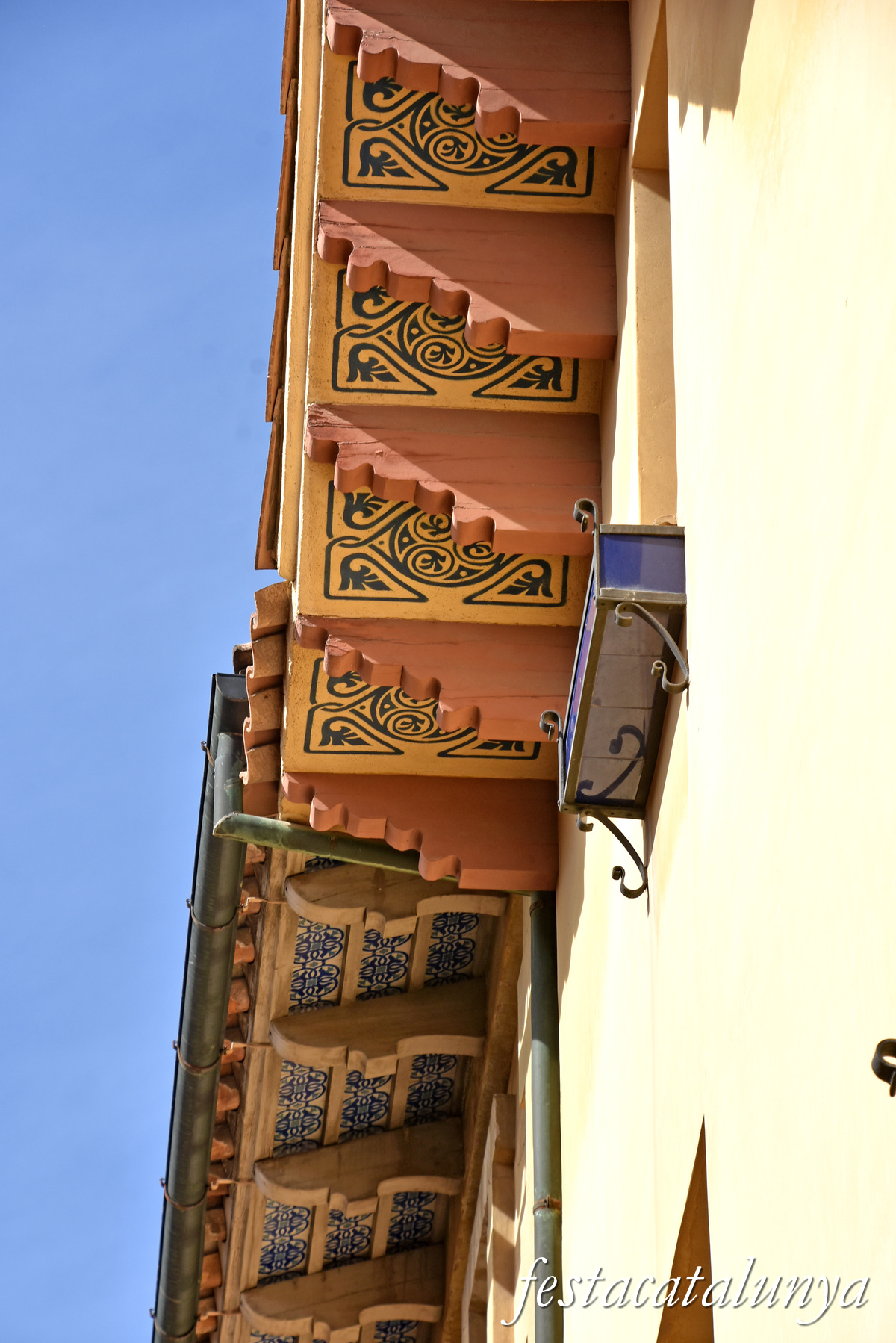 Centelles - Cases d'estiueig modernistes i noucentistes al carrer d'Anselm Clavé i marquès de Penyaplata 