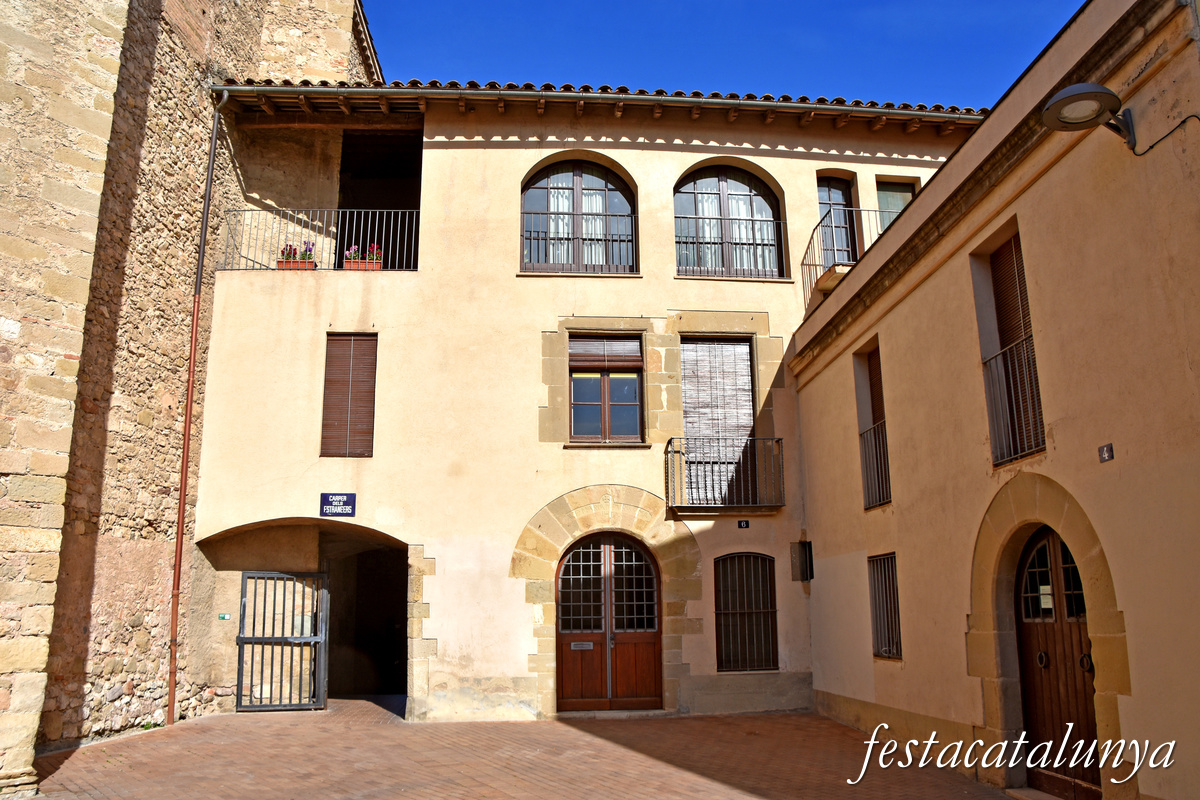 Centelles - Església parroquial de Santa Coloma i sagrera - Casa de la Rectoria 