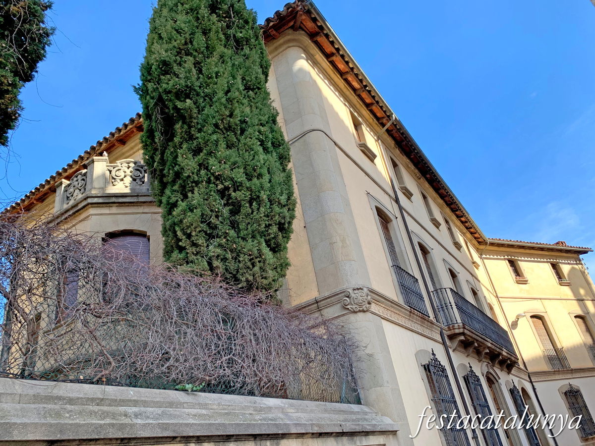 Centelles - Església parroquial de Santa Coloma i sagrera - Casa Pratmarsó 