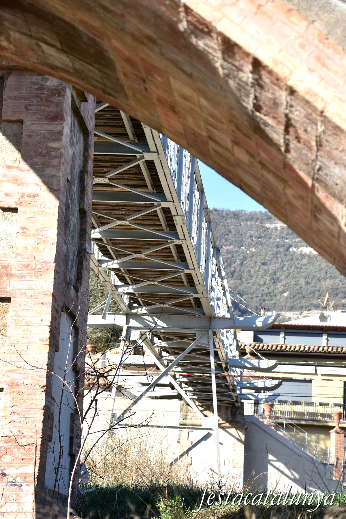 Centelles - Passarel·la damunt la via fèrria 