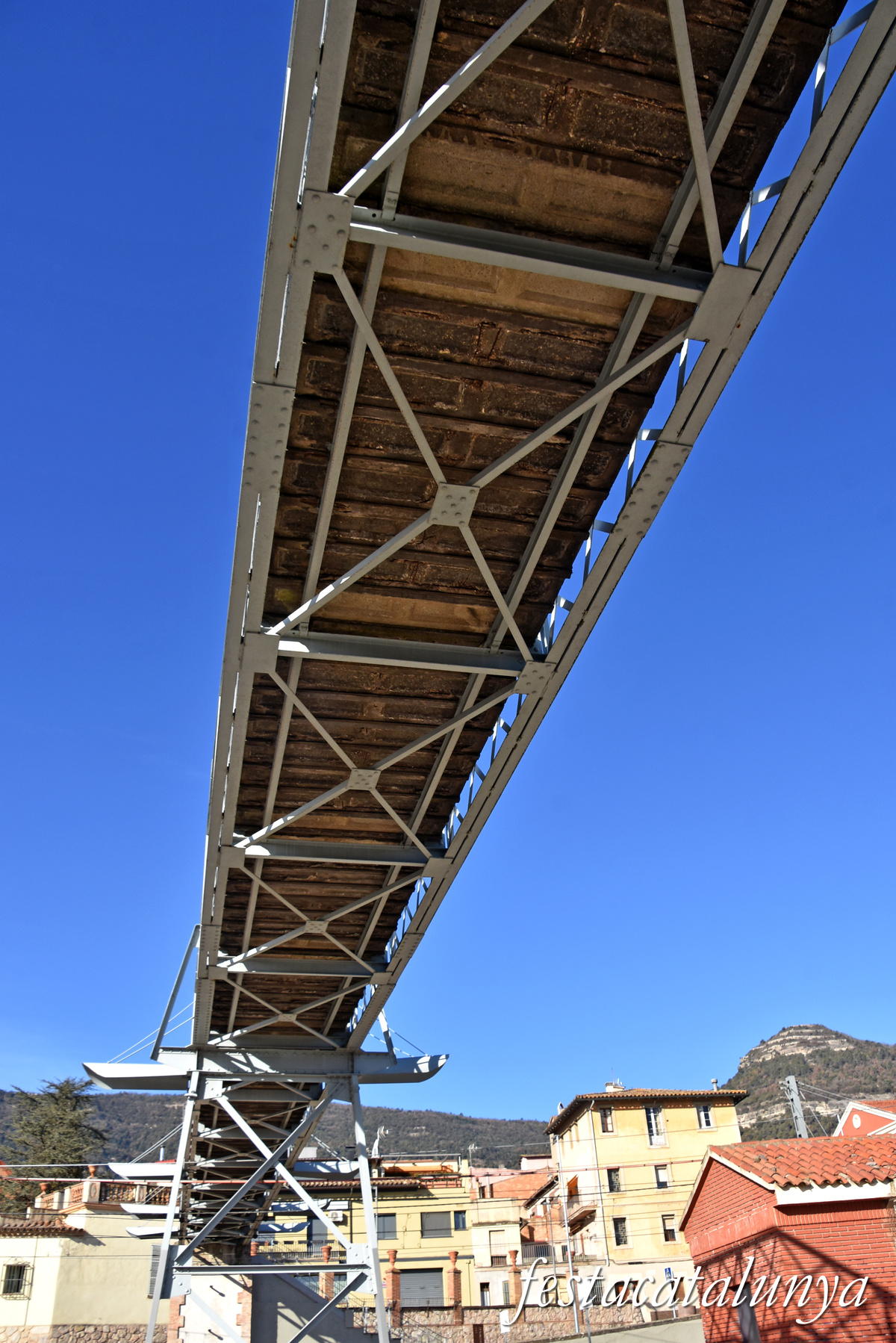 Centelles - Passarel·la damunt la via fèrria