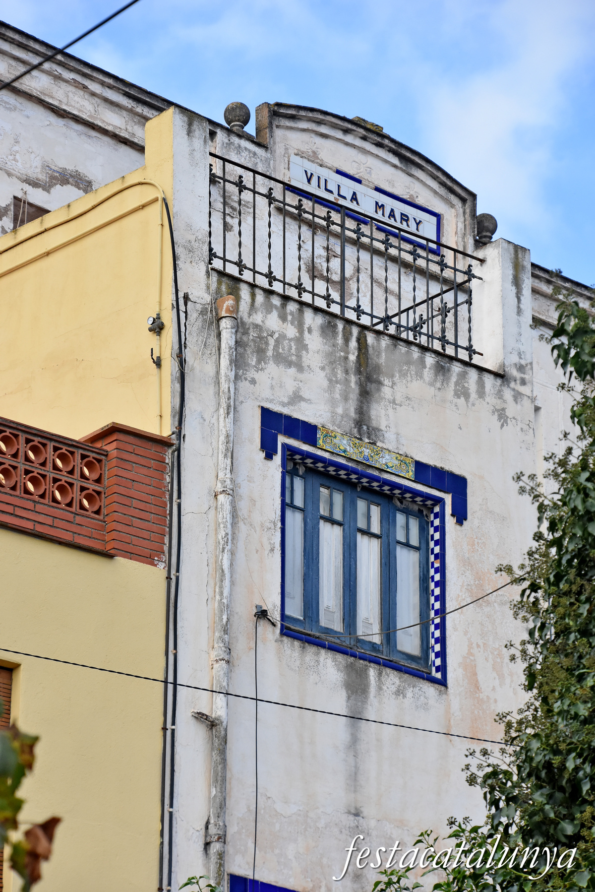 Pallejà - Entorn de la Plaça de les Masies - Villa Mary 