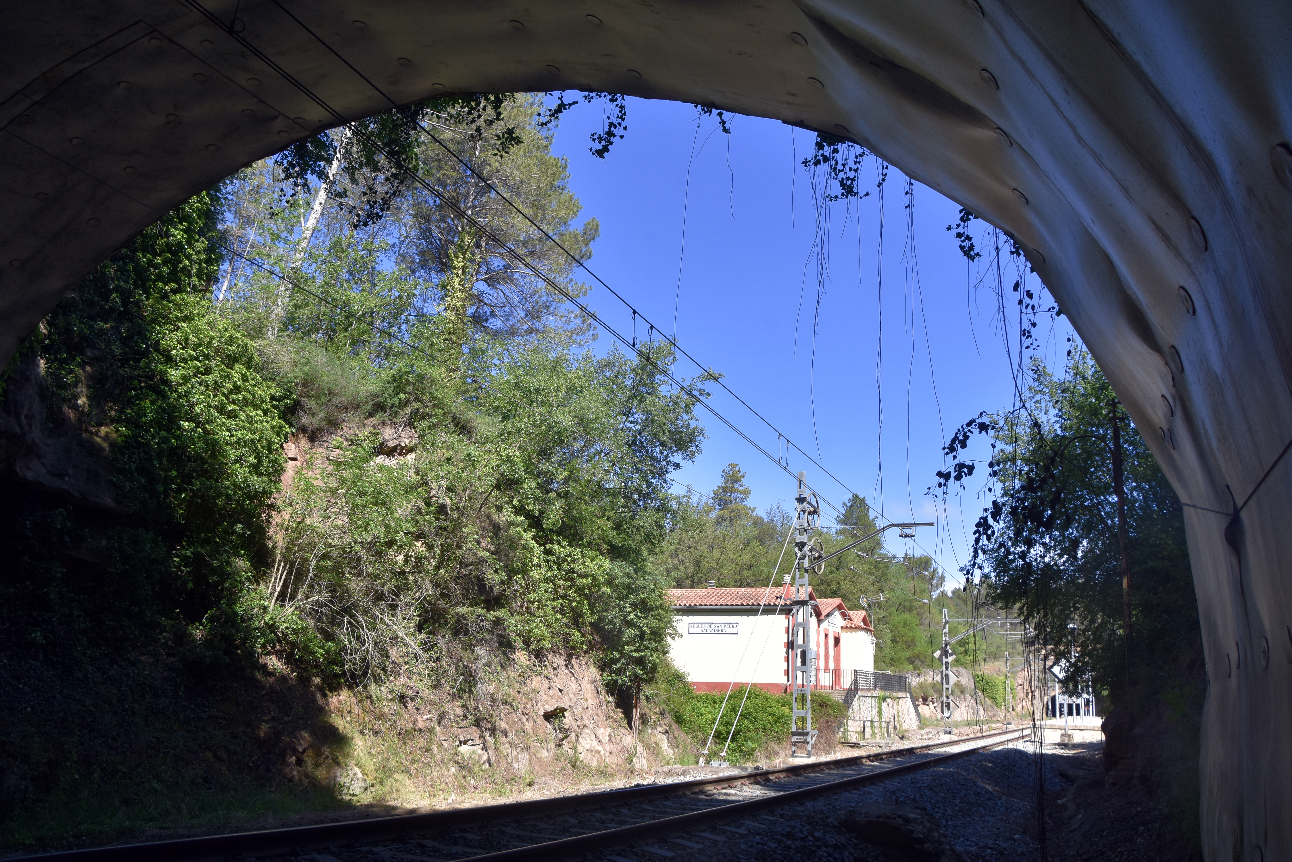 Estació de tren de Seguers-Sant Pere Sallavinera