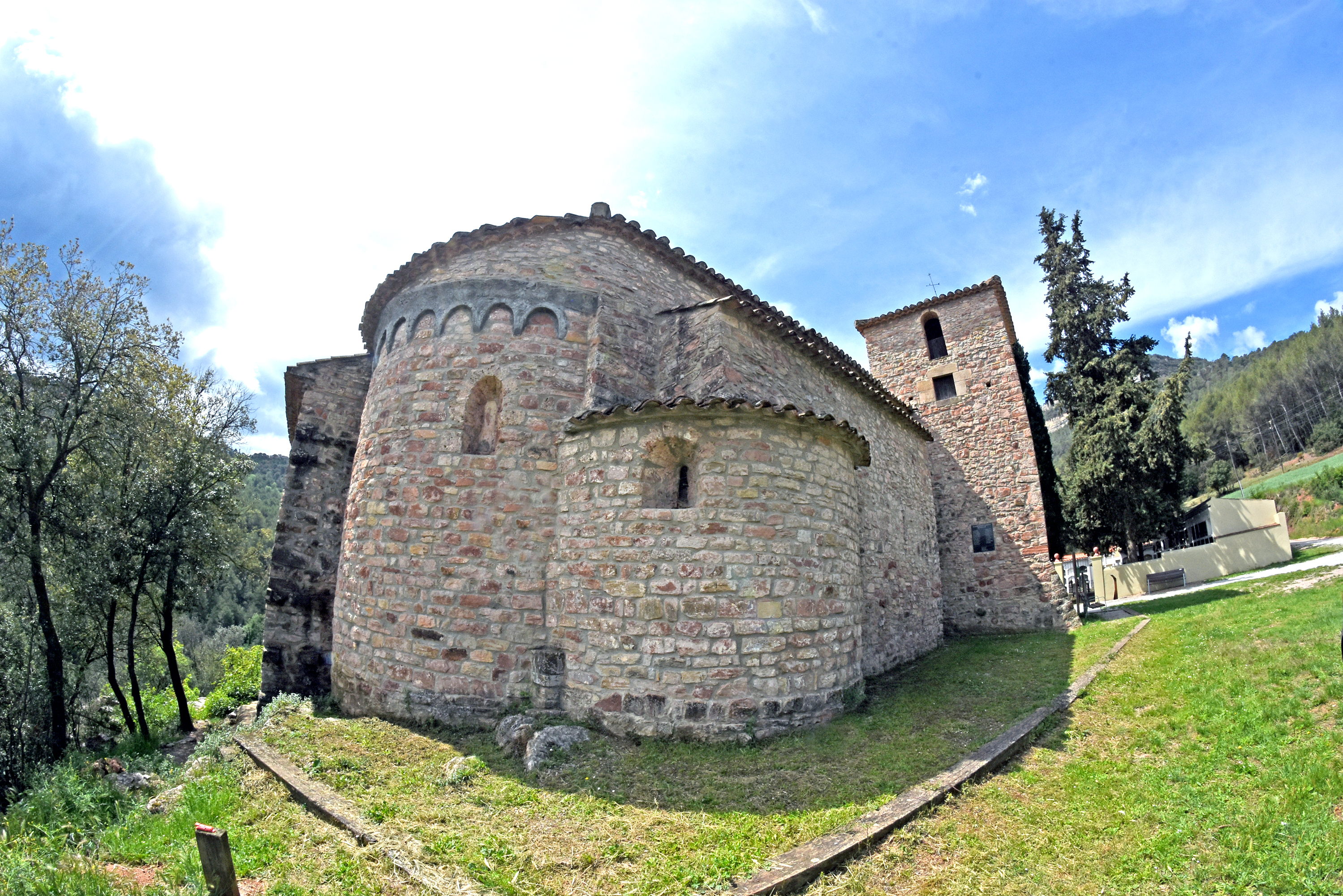 Sant Pere de Valldaneu a Sant Martí de Centelles ***