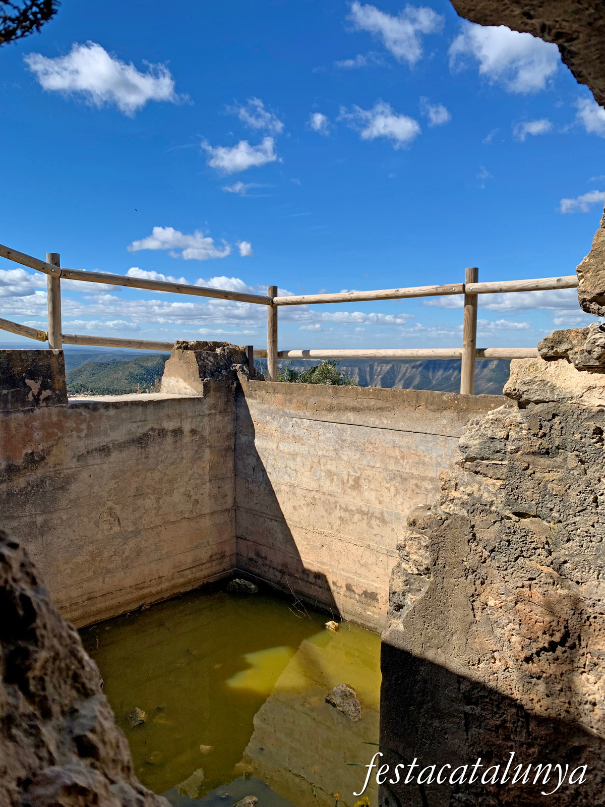 Almatret - Posicions fortificades de la guerra civil al Cingle de la Pena 