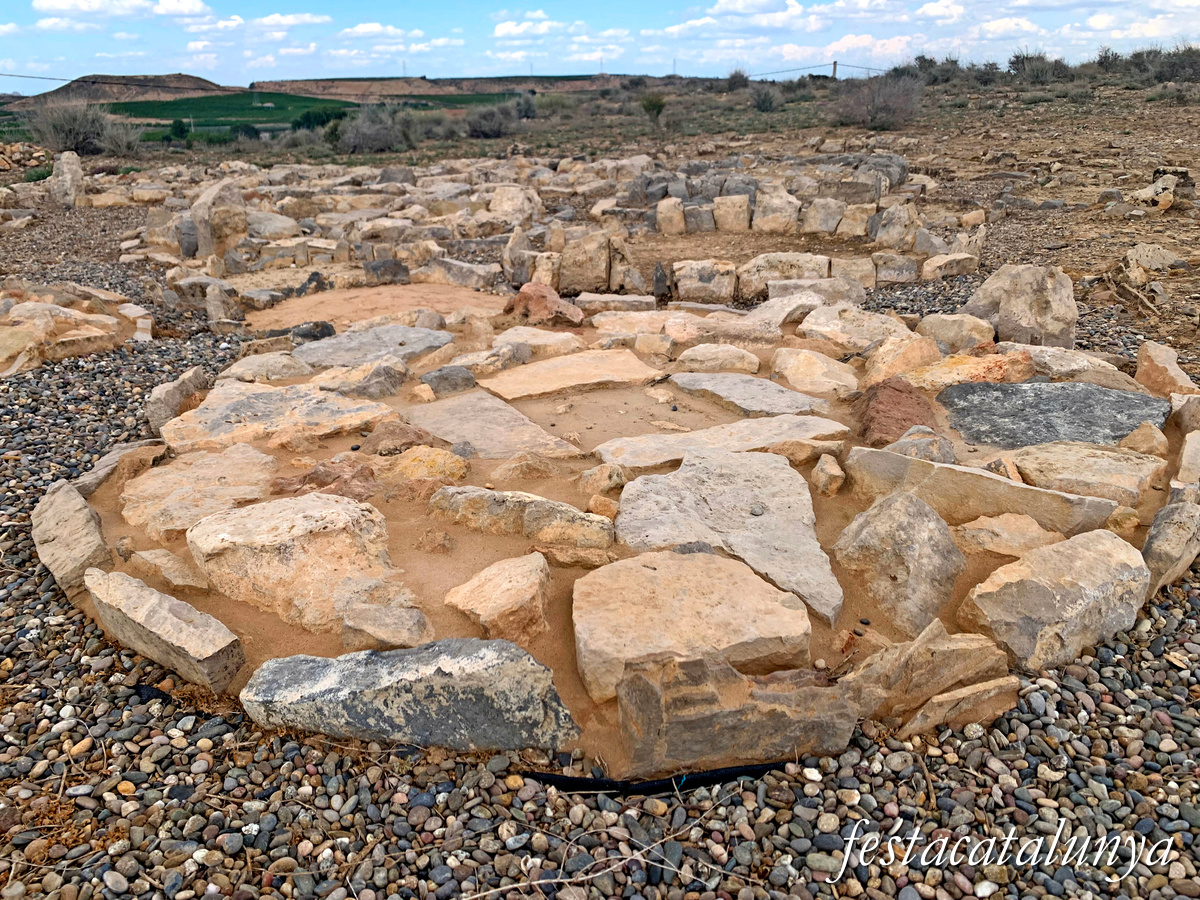 Necròpolis de les roques de Sant Formatge de Seròs ***