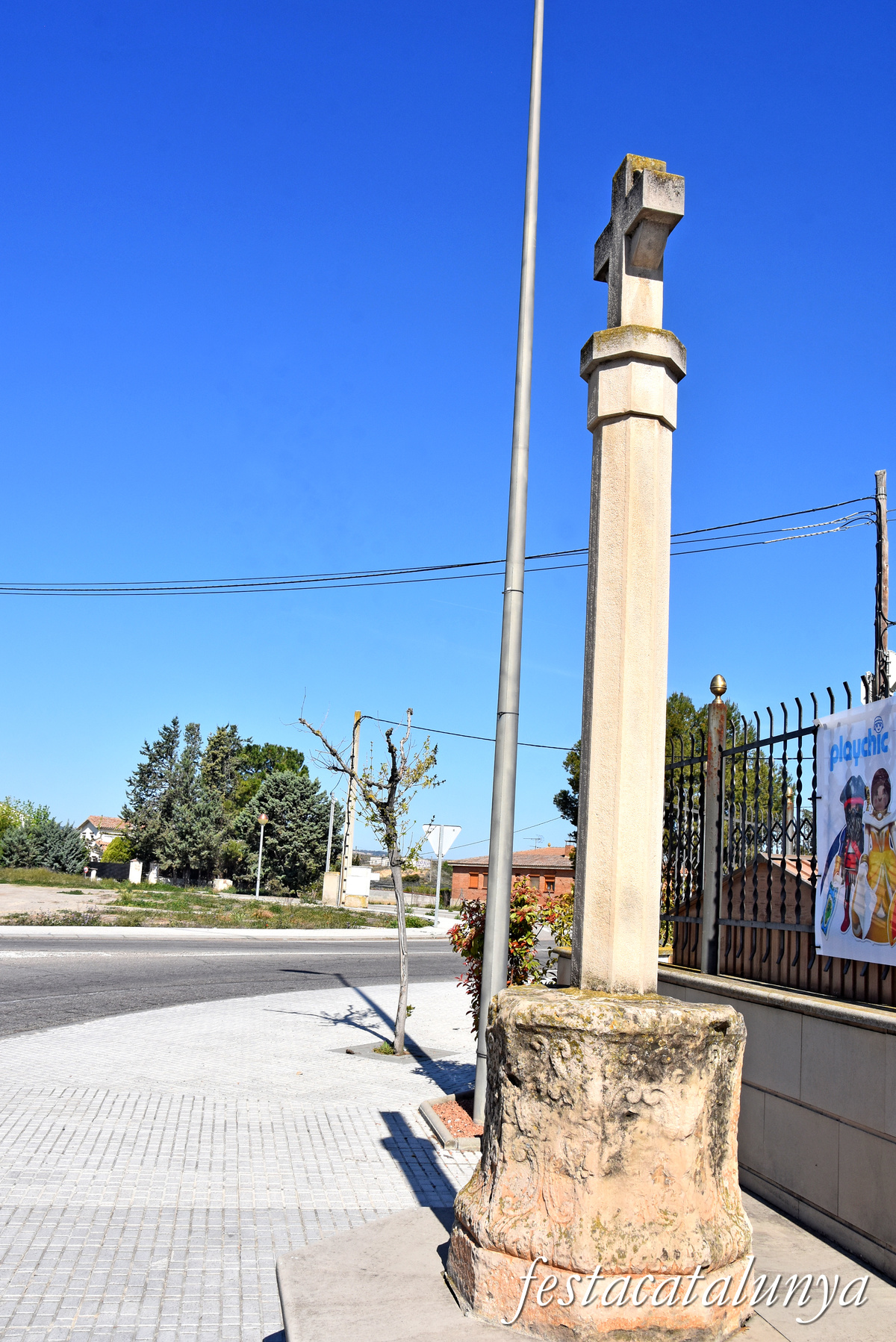 Torre-serona - Creu de terme 