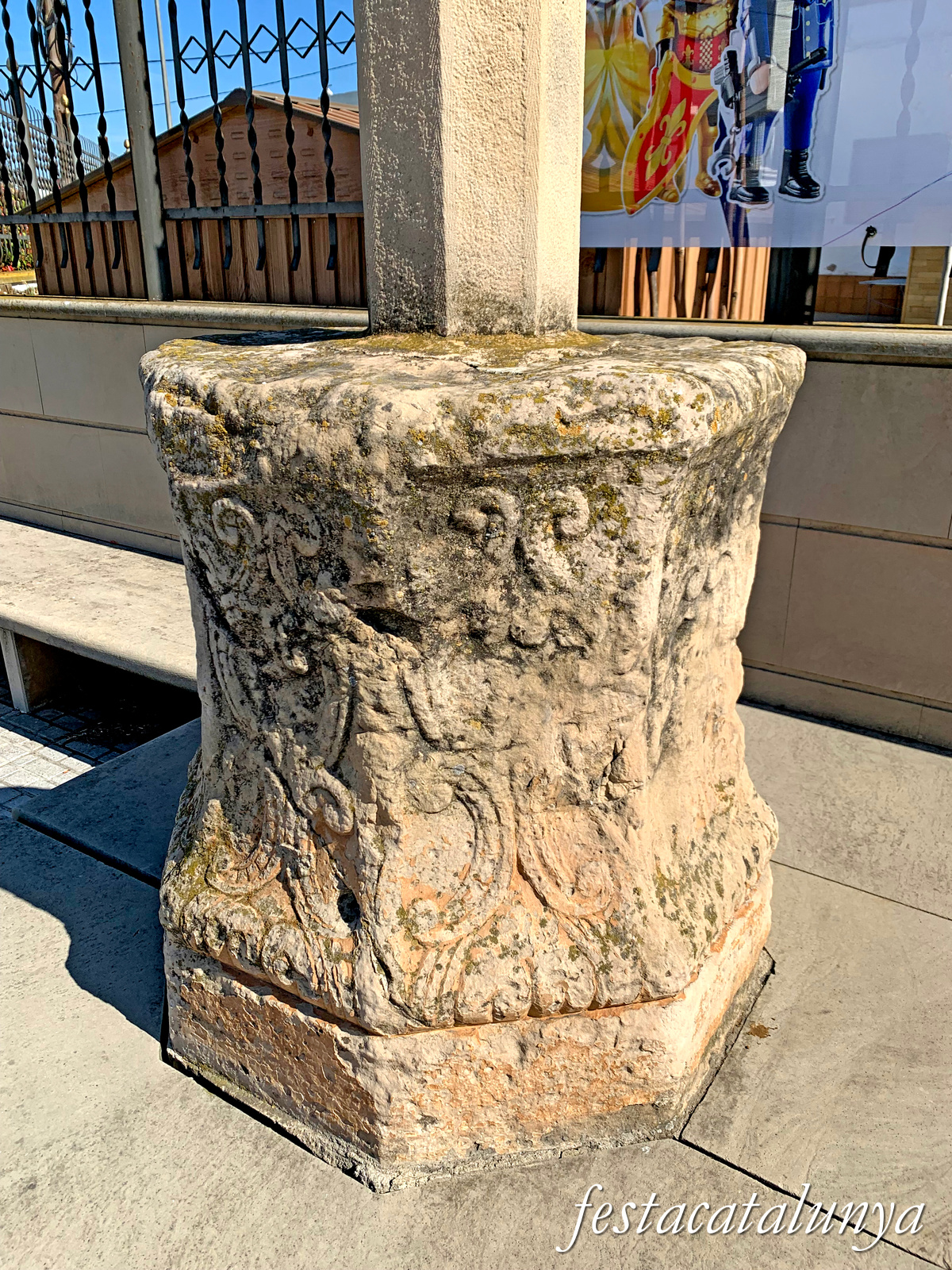 Torre-serona - Creu de terme 