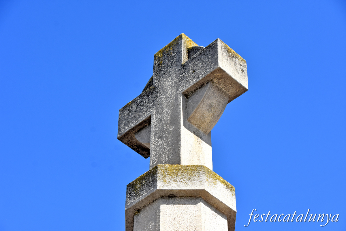 Nucli històric i creu de terme de Torre-serona