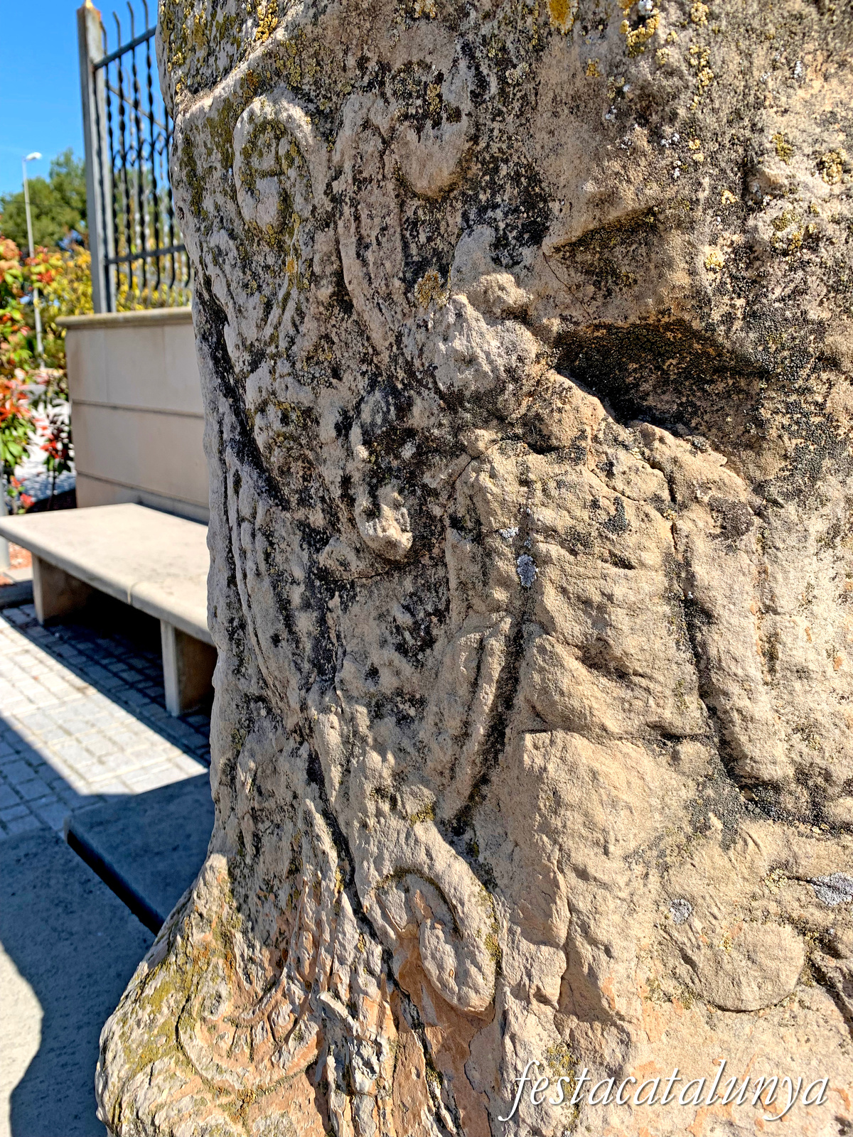 Torre-serona - Creu de terme 