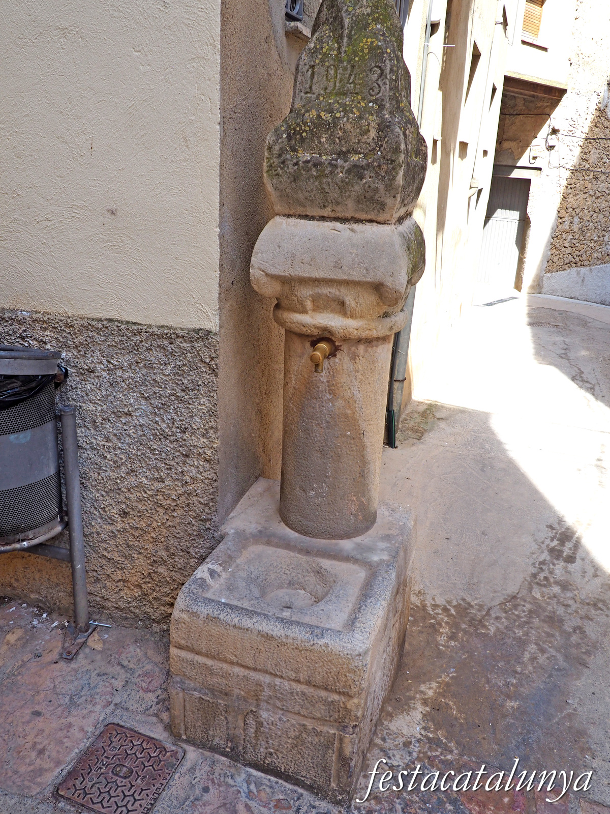 Cabacés - Font amb capitells romans o visigòtics 