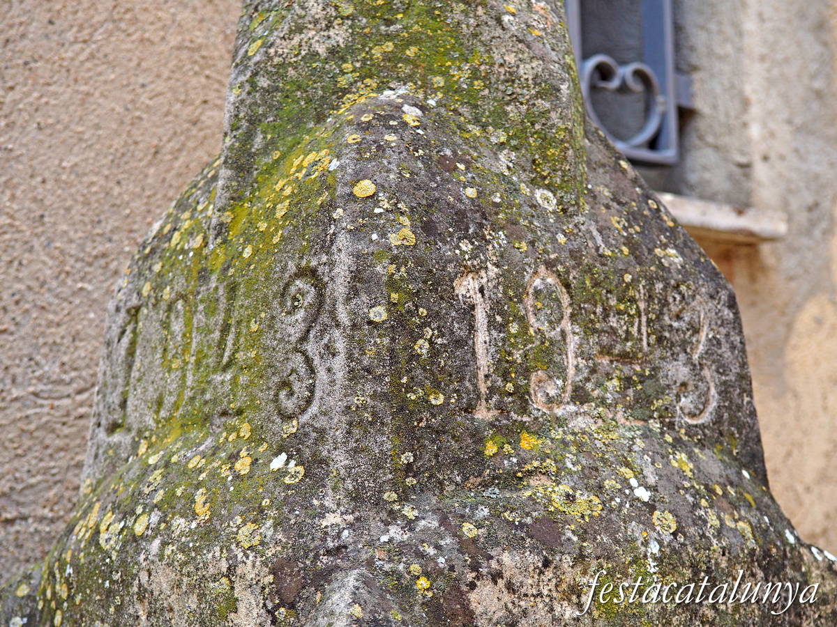 Cabacés - Font amb capitells romans o visigòtics 