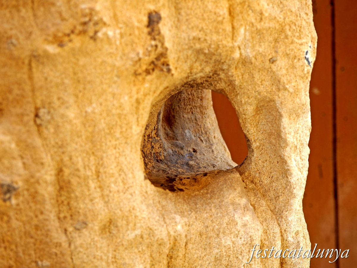 Cabacés - Portalada romànica reaprofitada 