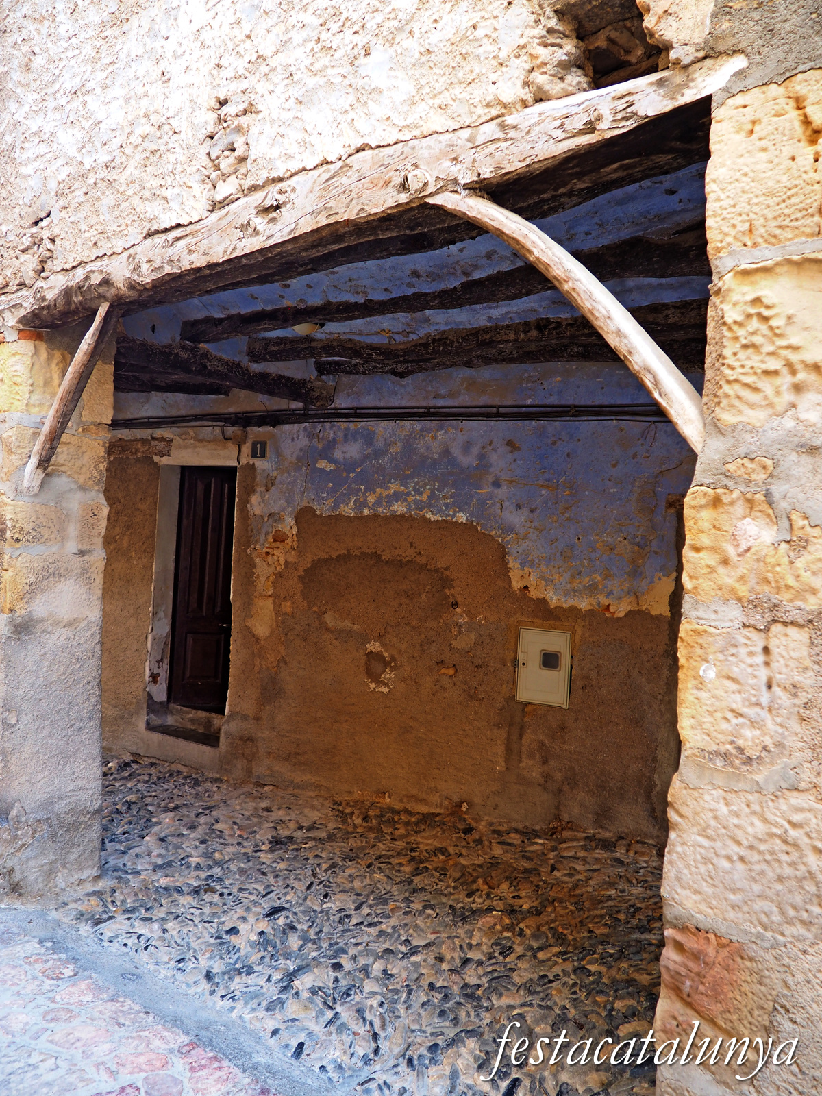 Cabacés - Perxes de la Plaça de la Bassada 