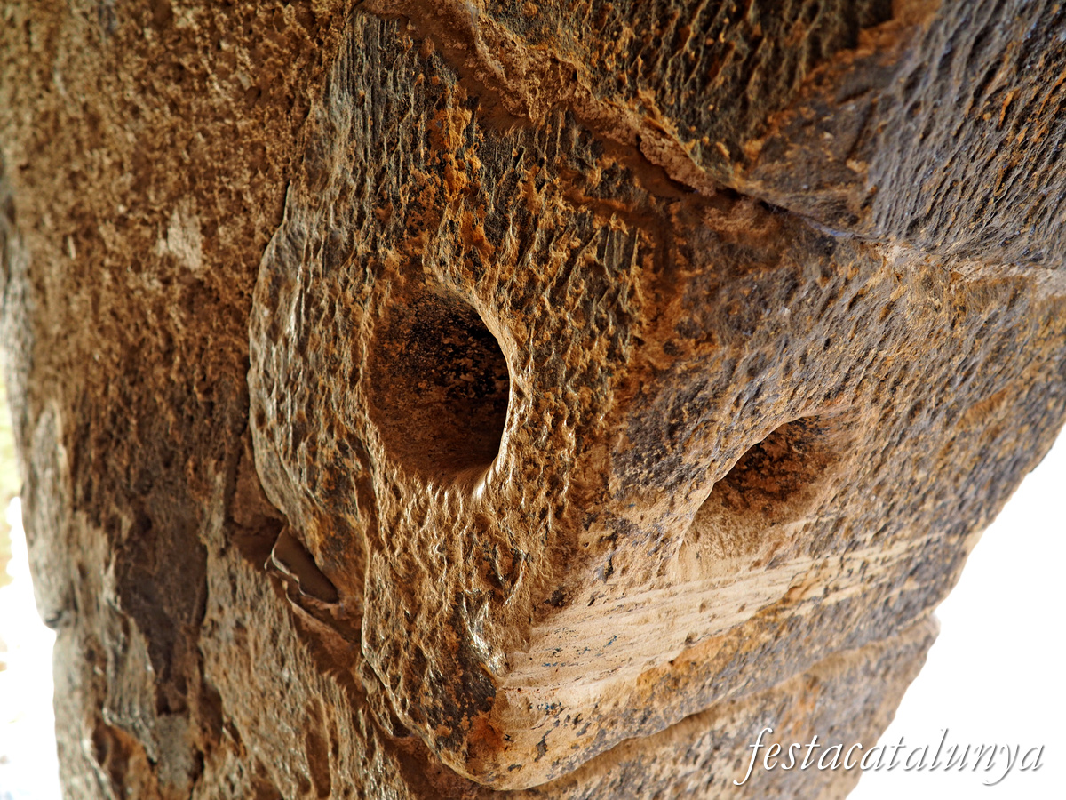 Cabacés - Perxes de la Plaça de la Bassada 