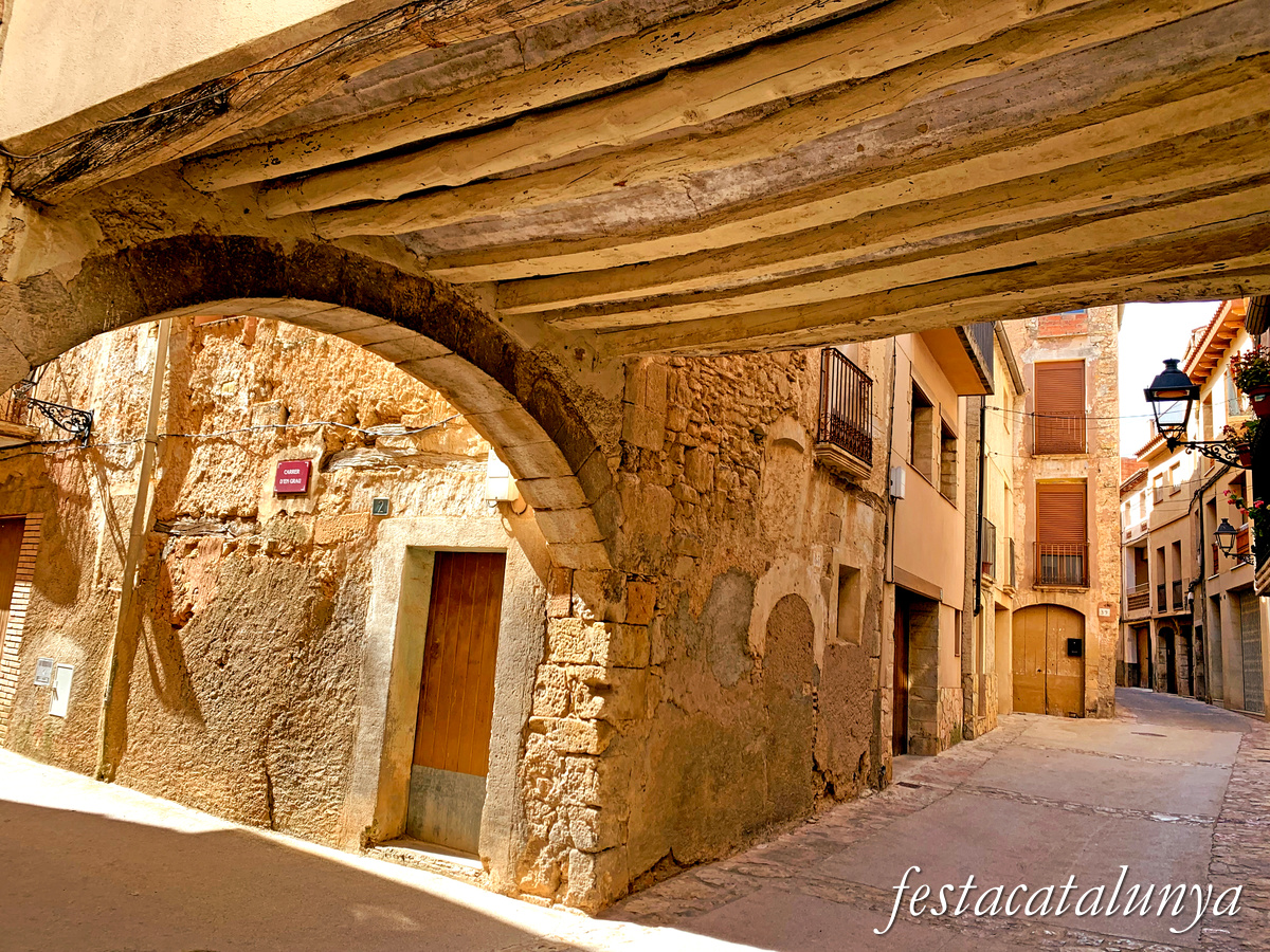 Cabacés - Perxes del carrer Major, antiga seu de la Cort de la Batllia 