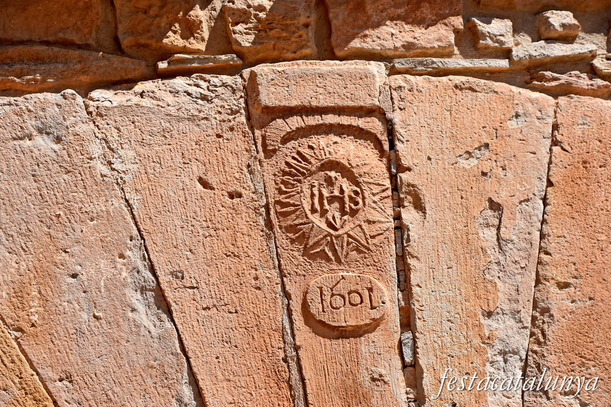 Sant Pere Sallavinera - Cal Miquel i portal adovellat 