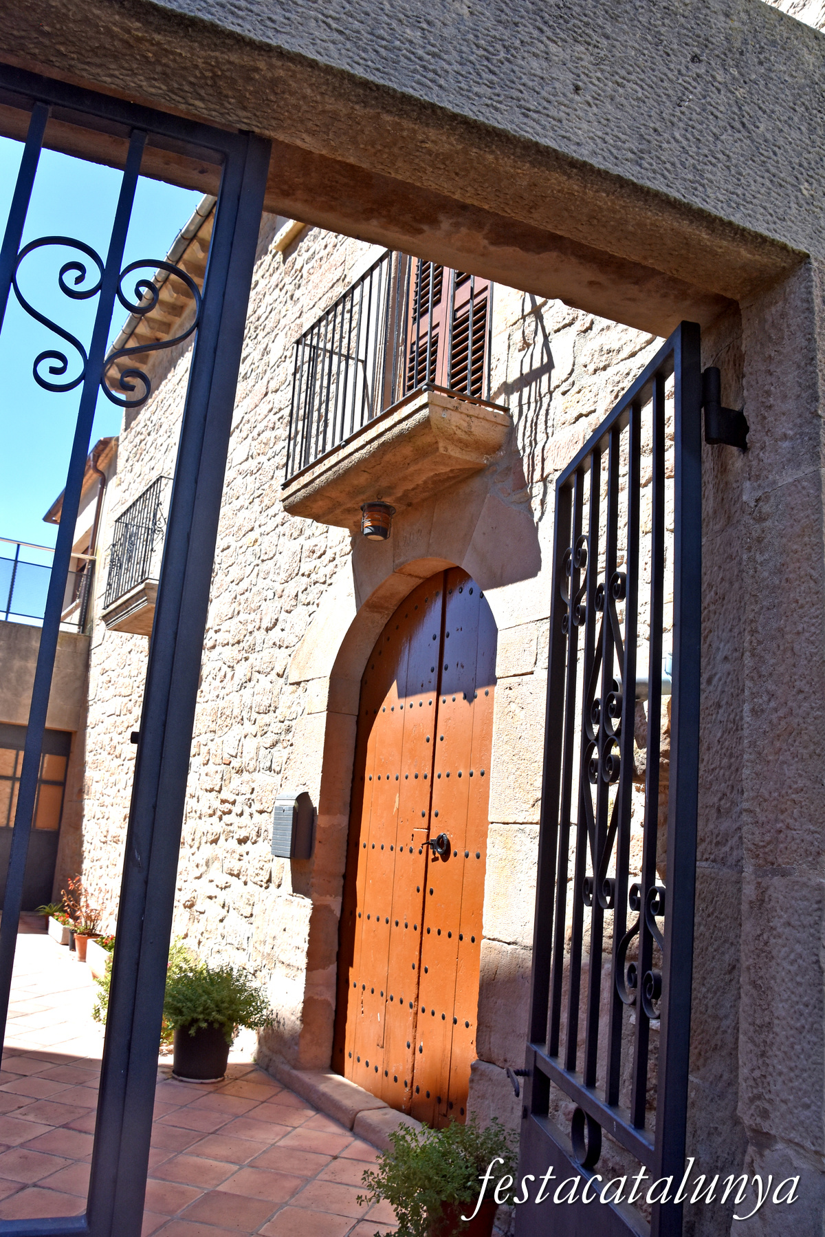 Sant Pere Sallavinera - Cal Morros